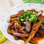 鱼香茄子的做法过程,酸辣鲜香，营养美味一步到位